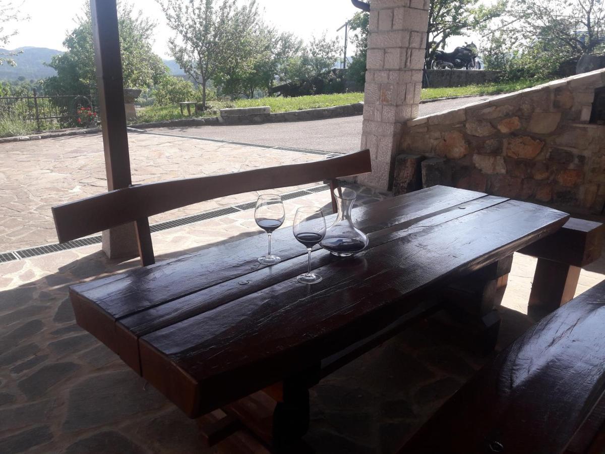 Apartma Oddih Dutovlje Exterior foto