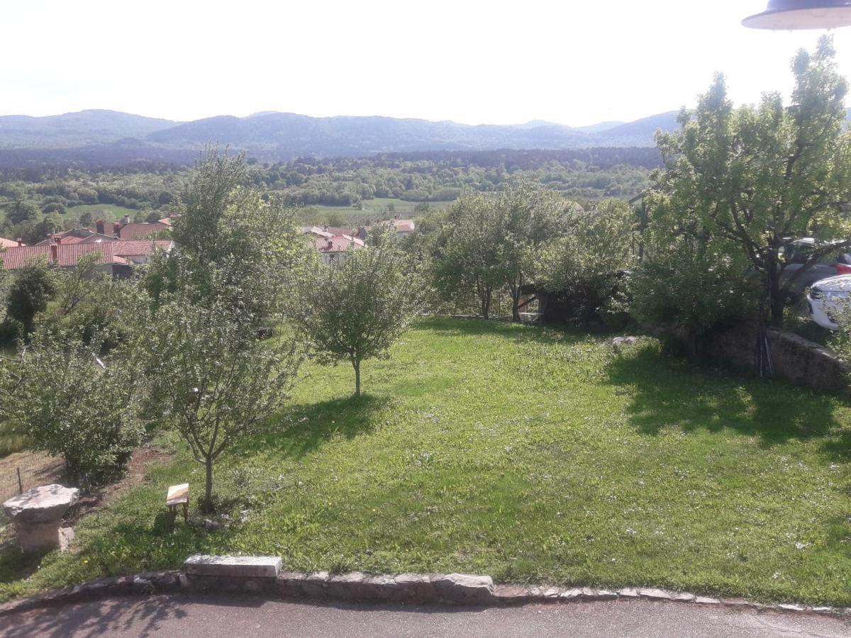 Apartma Oddih Dutovlje Exterior foto